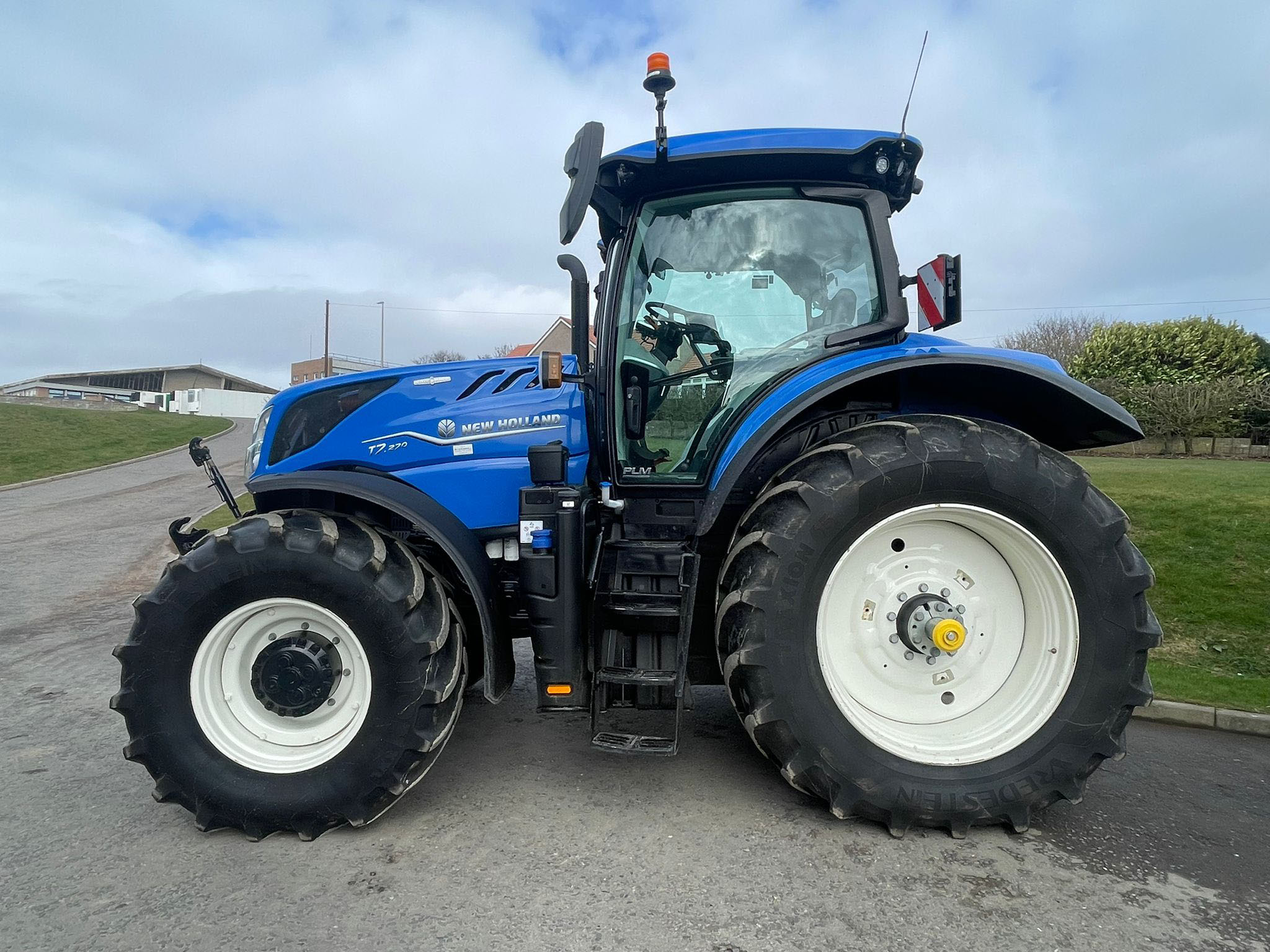 T7.270 PLMI NEW HOLLAND TRACTOR