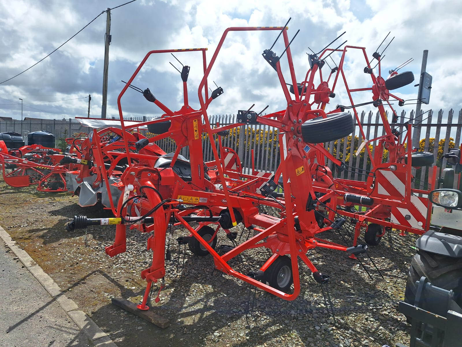 GF5203 KUHN TEDDER