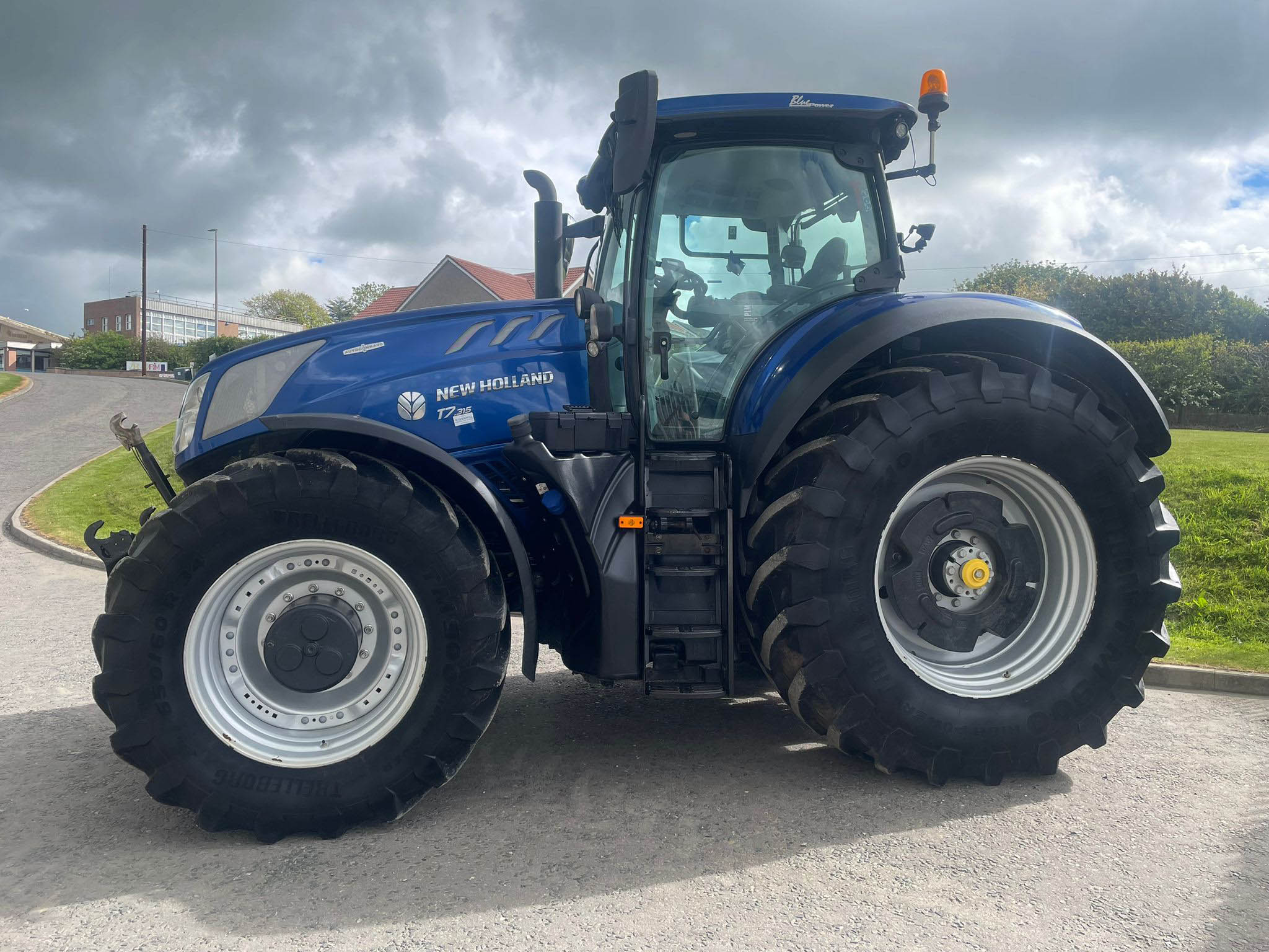 T7.315 AC NEW HOLLAND TRACTOR