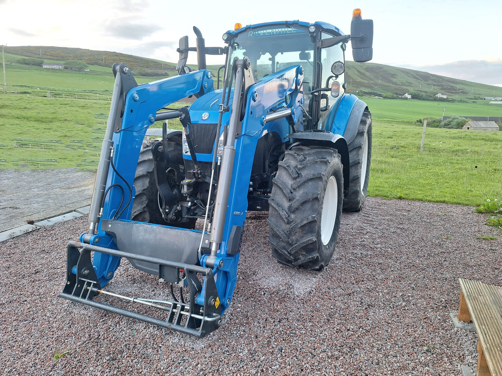 T5.110 DC NEW HOLLAND TRACTOR