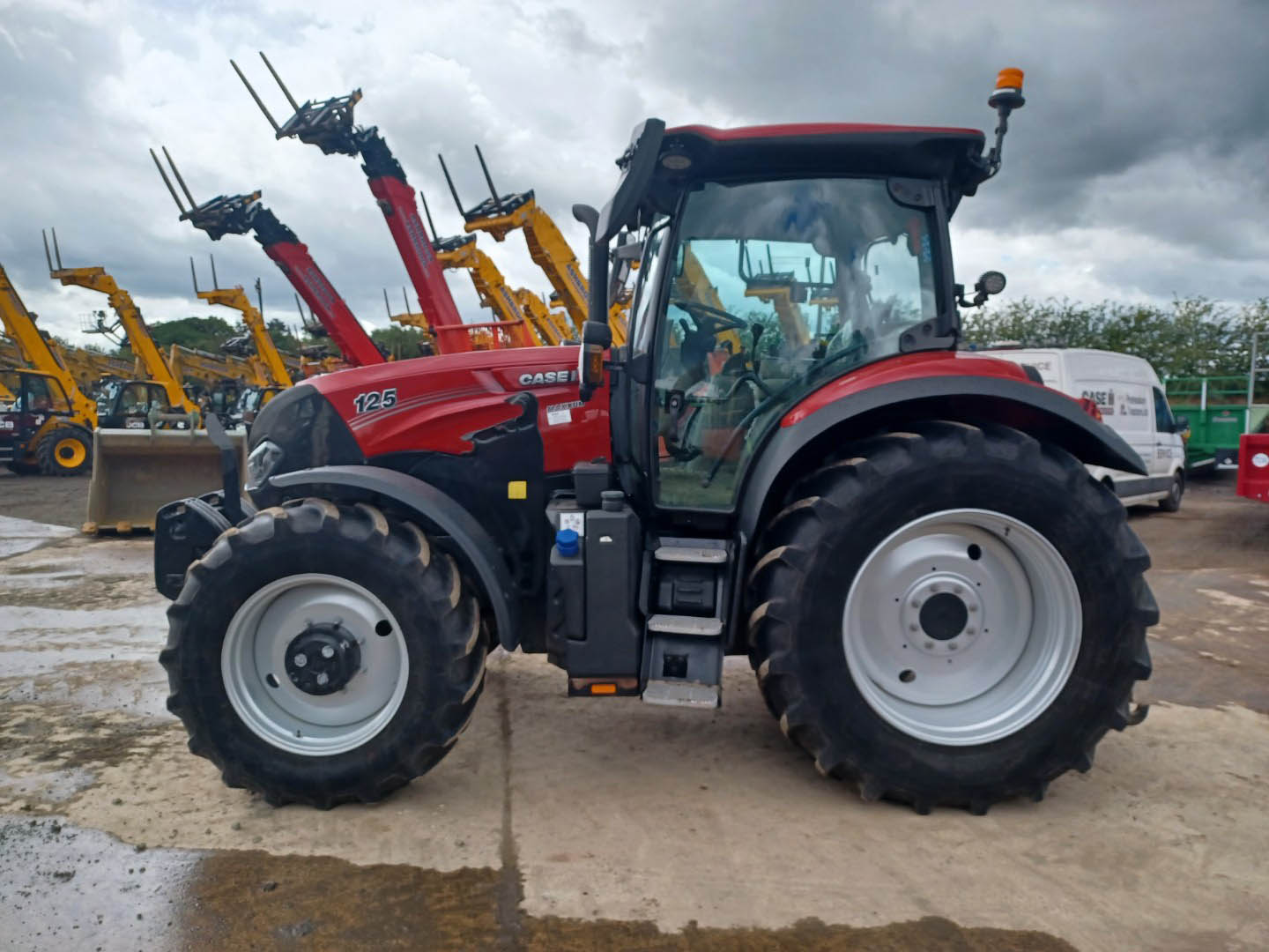 MAXXUM 125 CASE TRACTOR