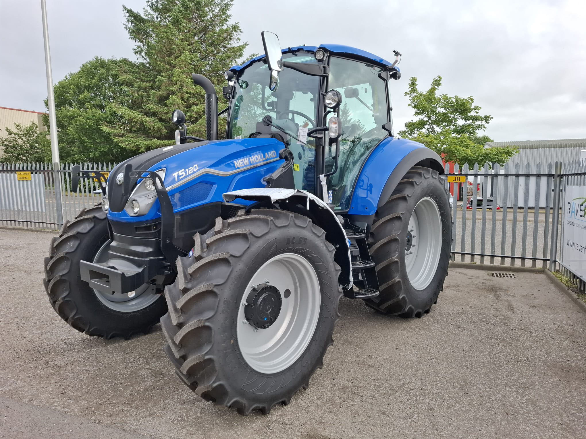 T5.120 EC NEW HOLLAND TRACTOR