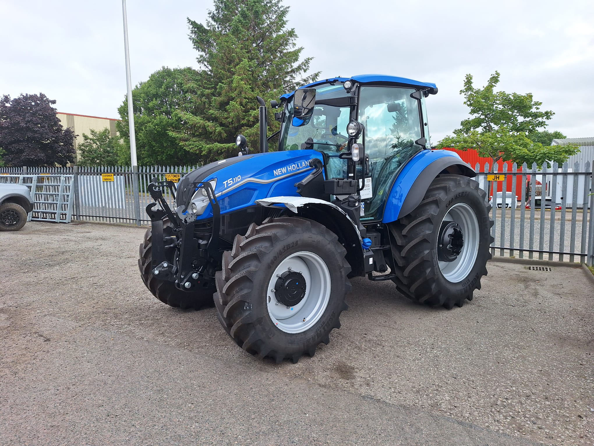 T5.110 NEW HOLLAND TRACTOR