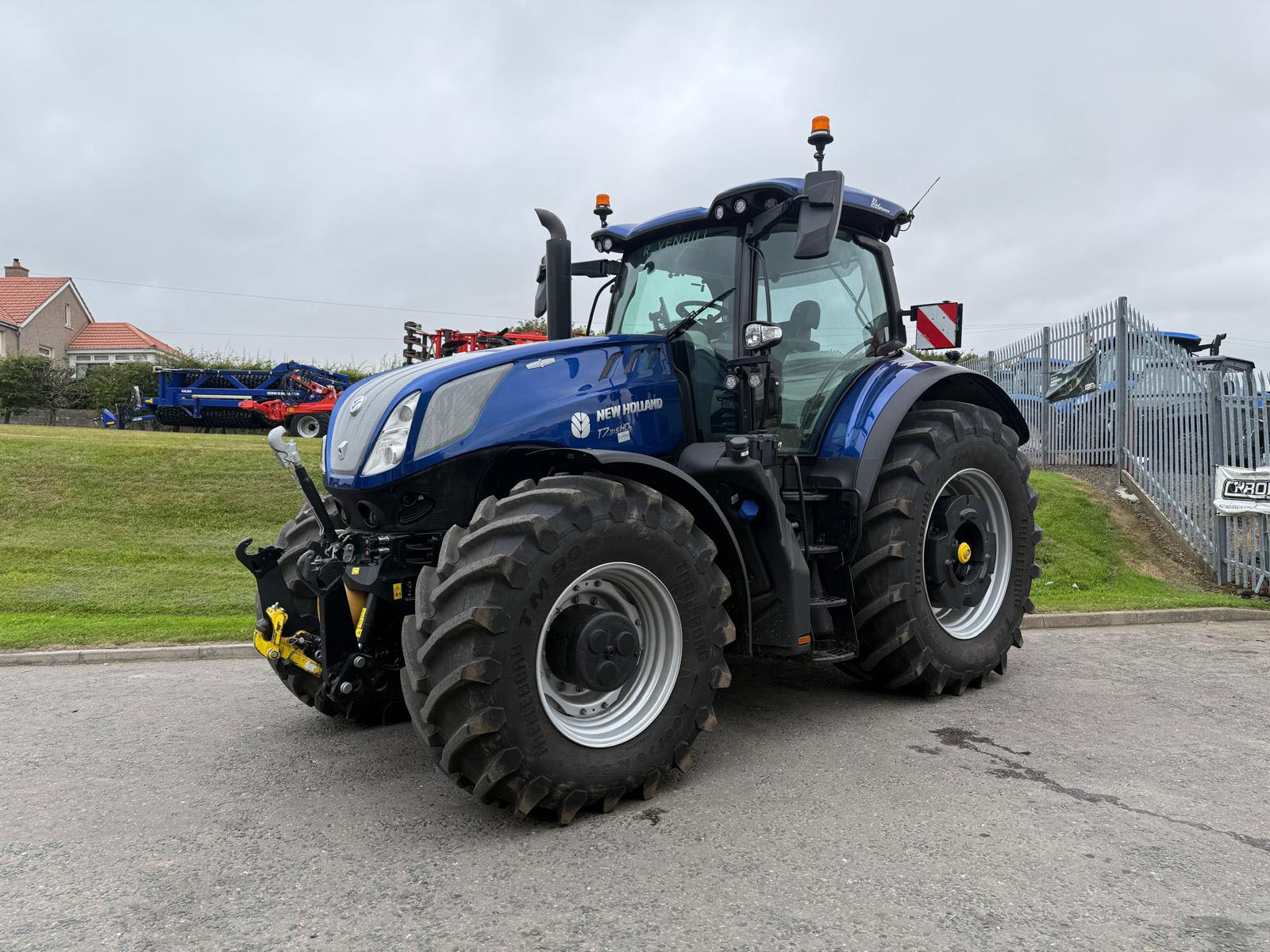 T7.315HD AC EX HIRE NH TRACTOR
