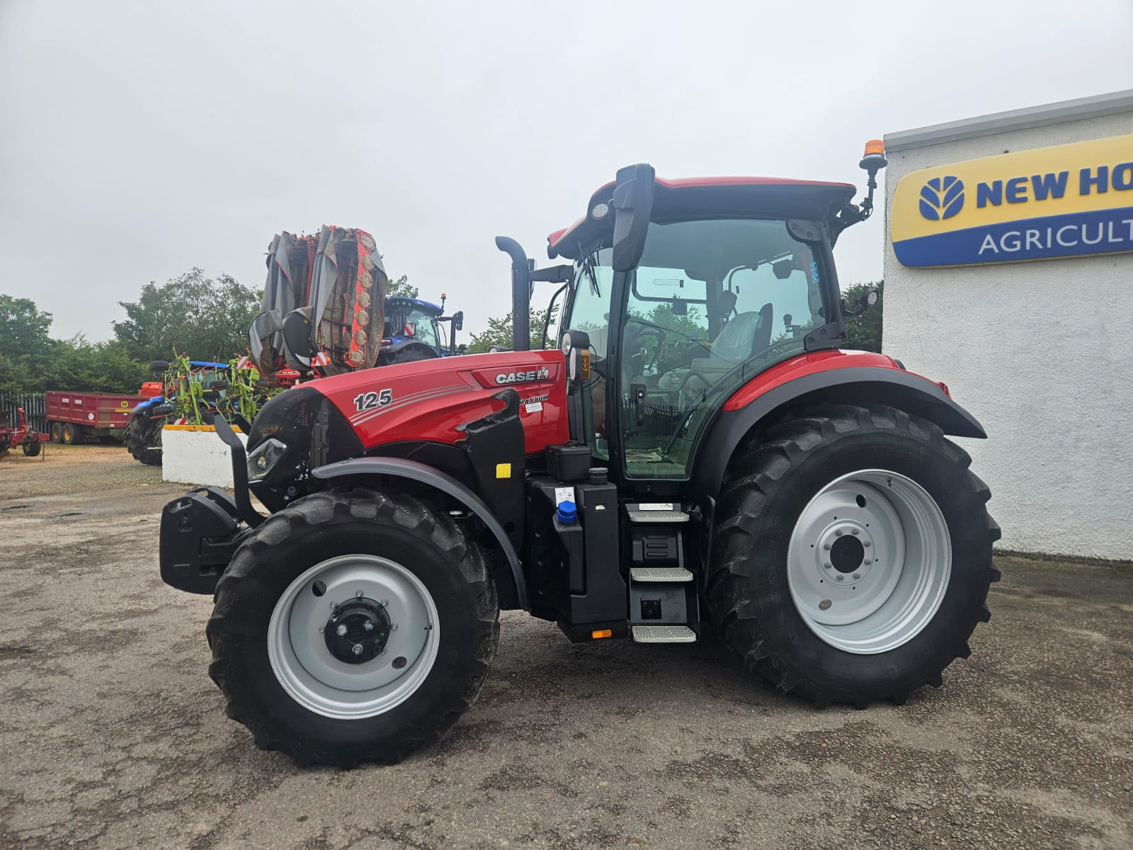 MAXXUM 125 CASE TRACTOR