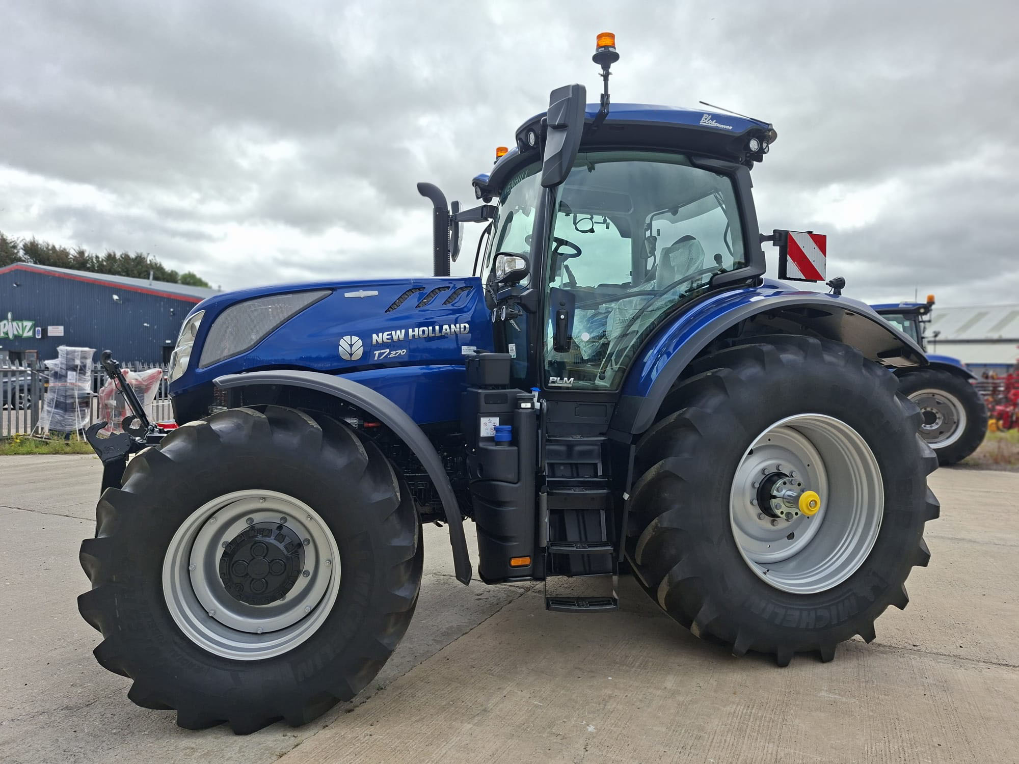 T7.270 AC NEW HOLLAND TRACTOR
