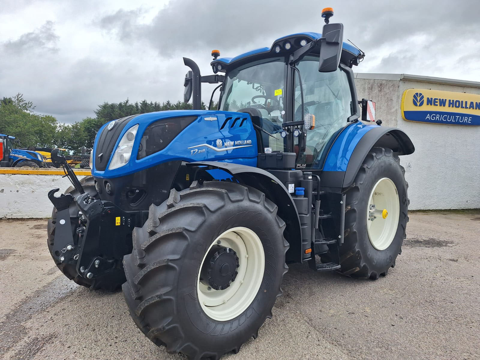 T7.245 AC NEW HOLLAND TRACTOR