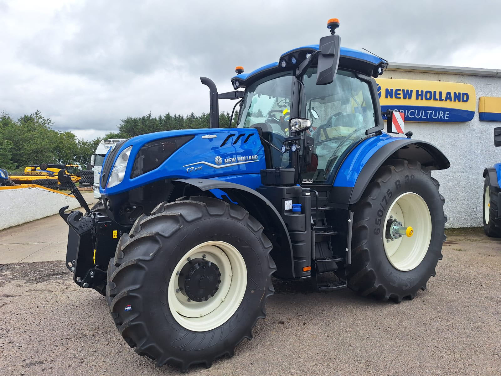 T7.245 AC NEW HOLLAND TRACTOR