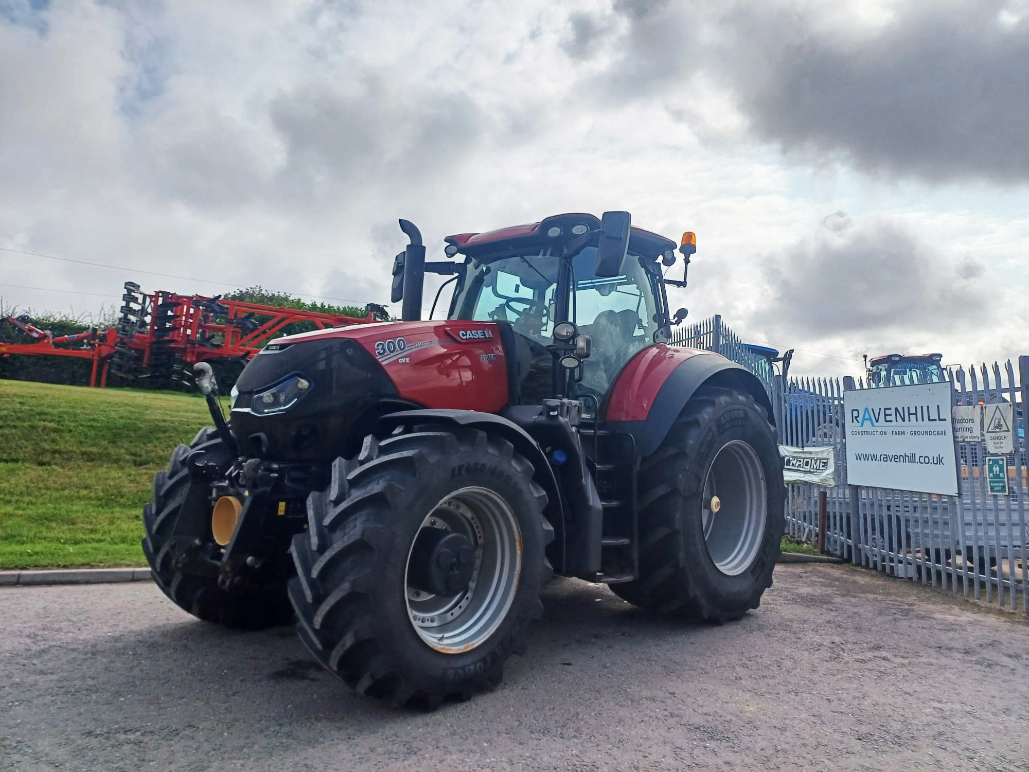 OPTUM 300 CVX CASE TRACTOR