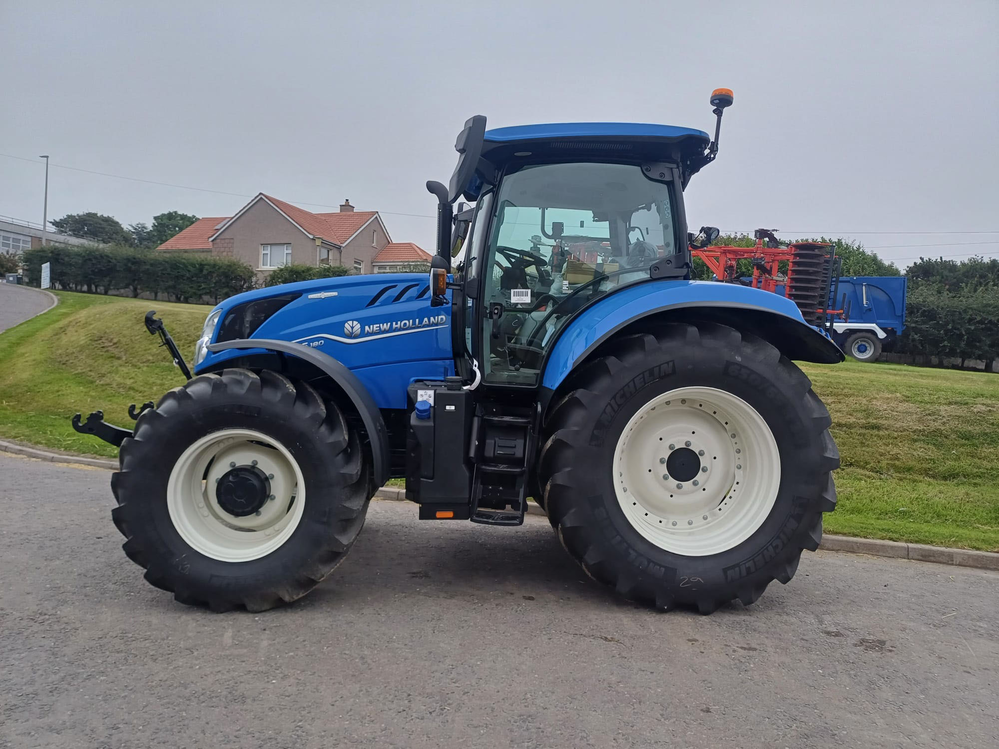 T6.180 AC NEW HOLLAND TRACTOR
