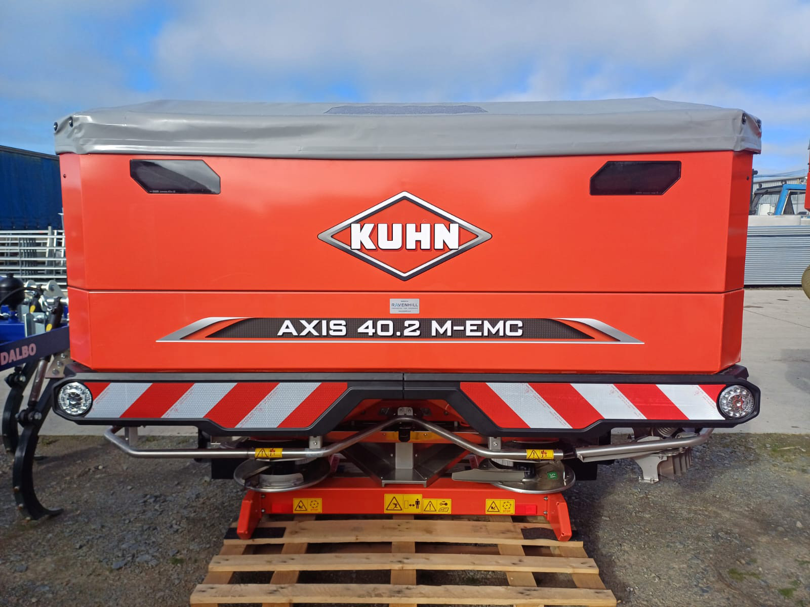AXIS 40.2M KUHN FERT SPREADER