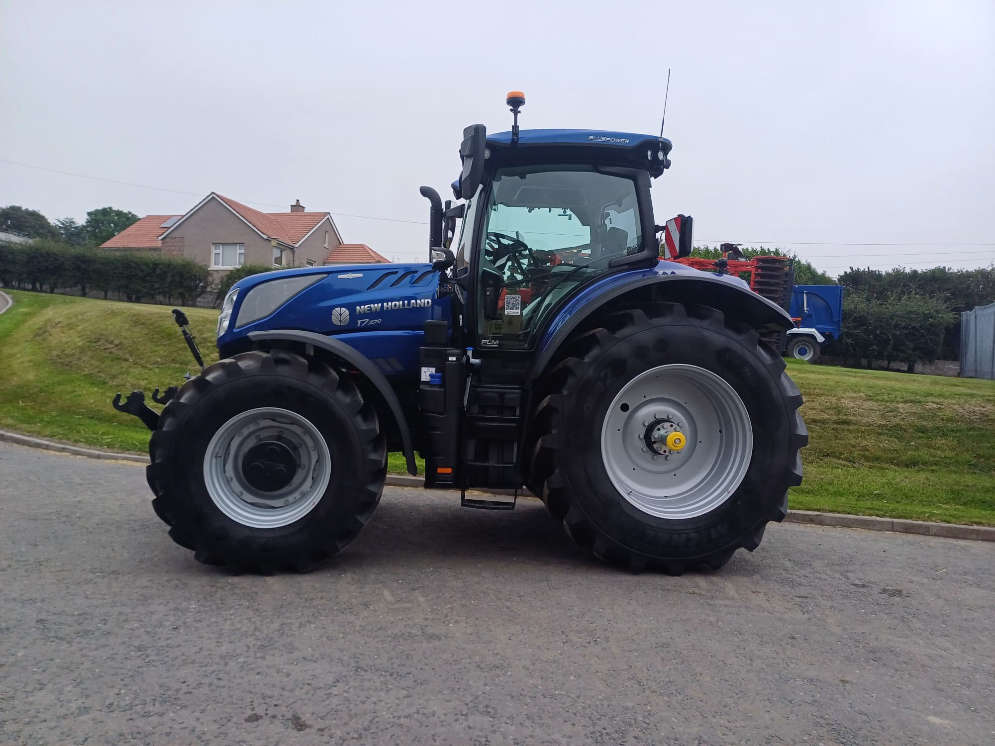 T7.270 AC NEW HOLLAND TRACTOR