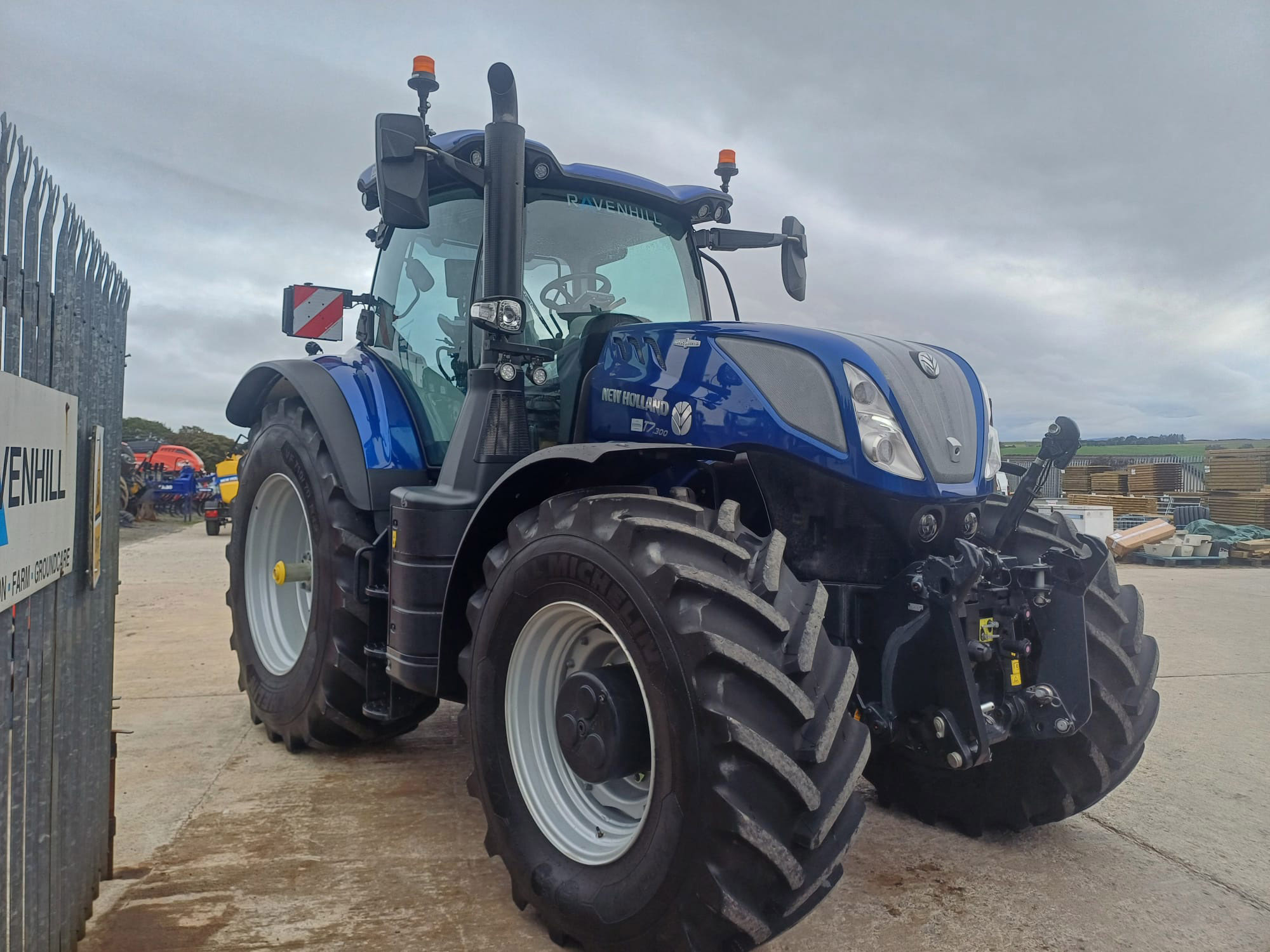 T7.300 AC NEW HOLLAND TRACTOR