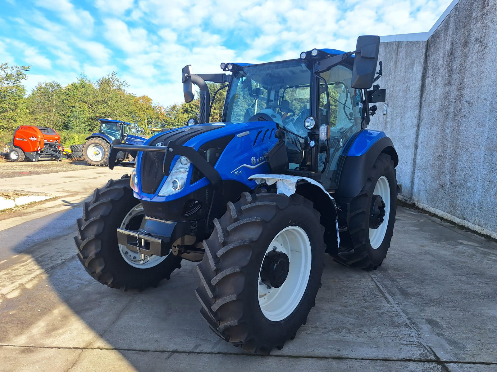 T5.140 DC NEW HOLLAND TRACTOR